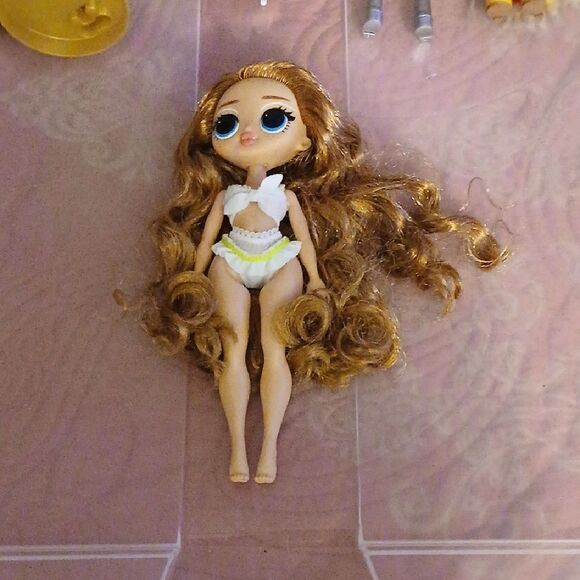 Fashion Doll with Curly Brown Hair - Picture 1 of 3